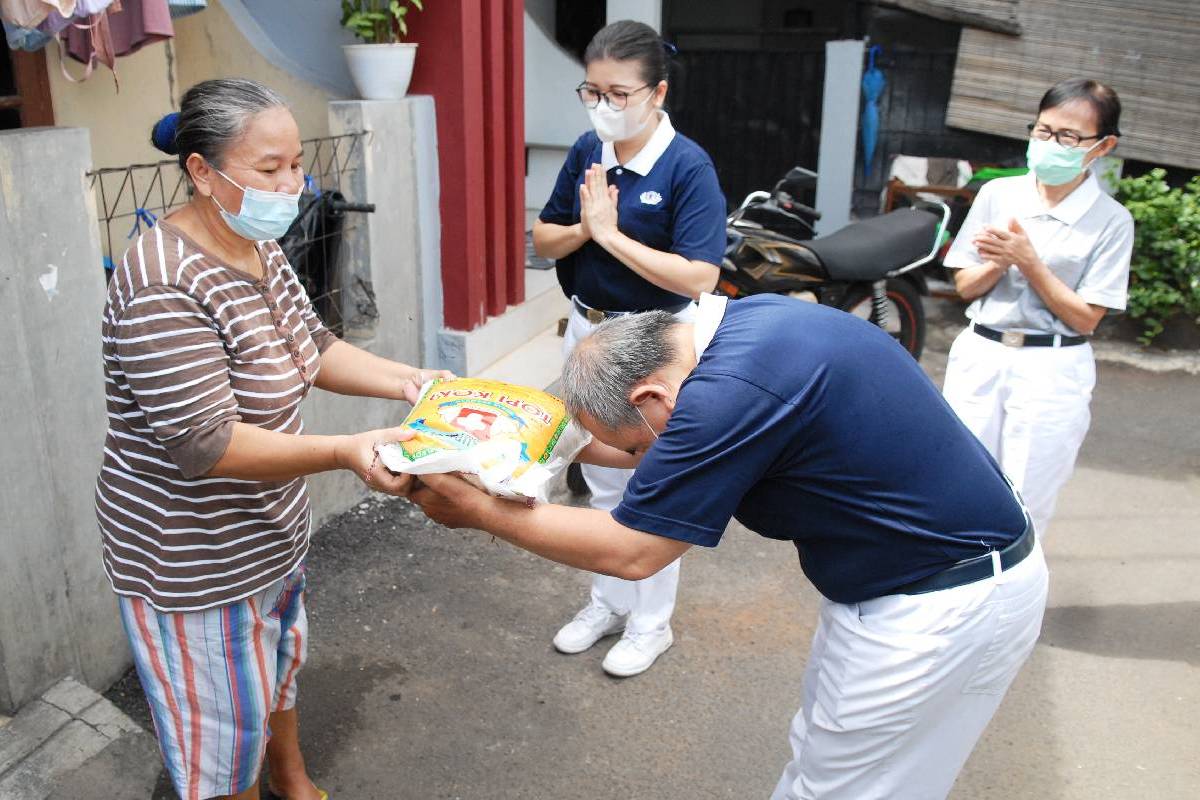 Mulai Pulih, Yayah Bahagia dikunjungi Relawan Tzu Chi