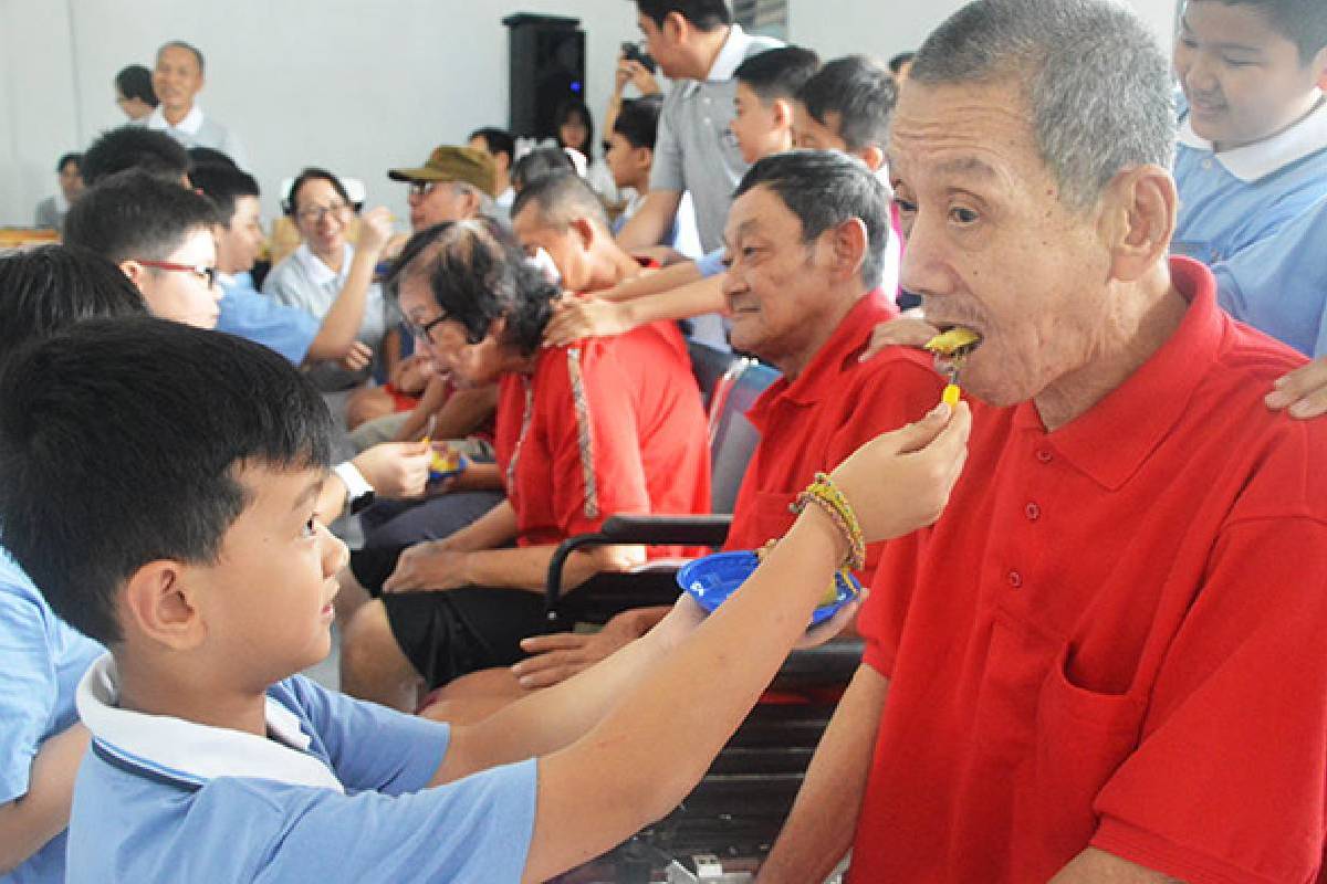 Sukacita Imlek Bersama Oma Opa 