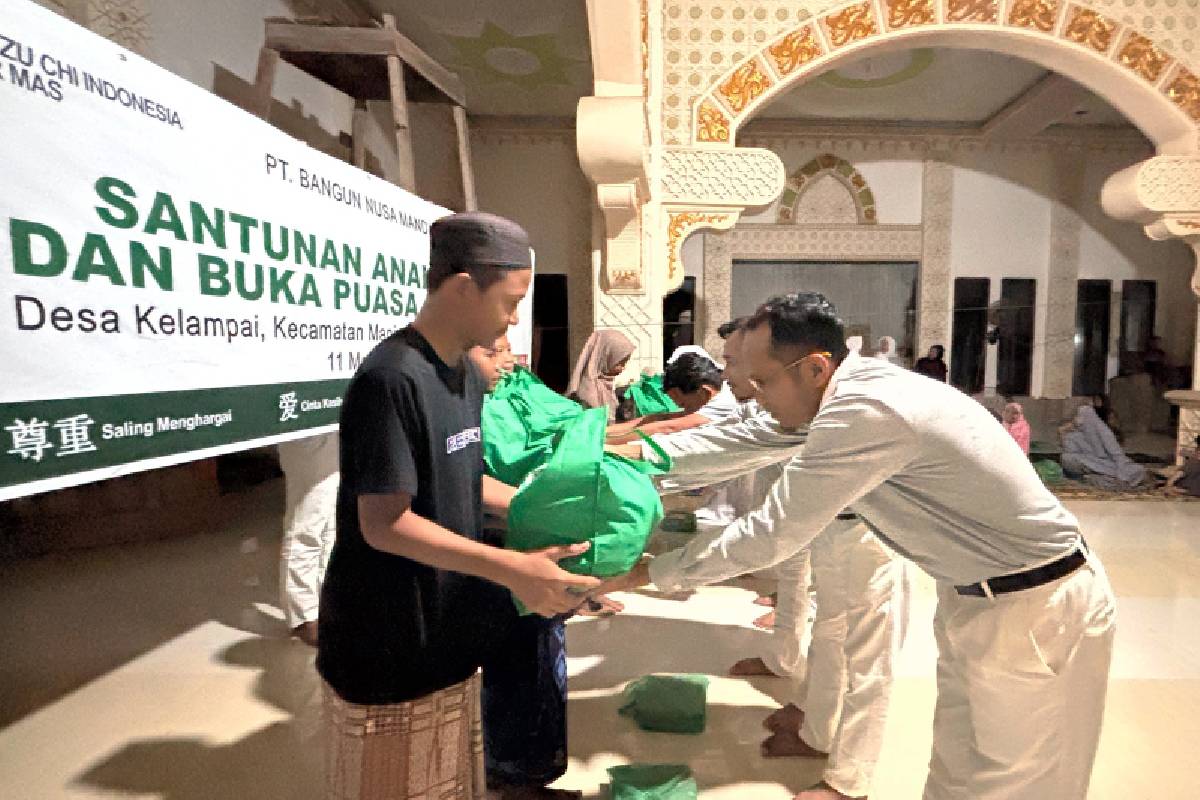 Senyum Ramadan di Desa Kelampai