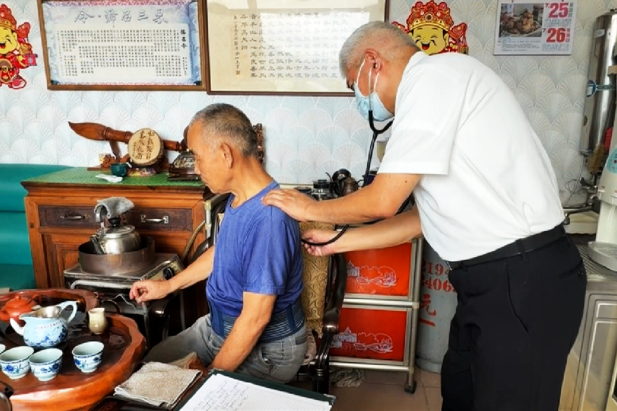 Ceramah Master Cheng Yen: Terjun ke Tengah Masyarakat dan Membimbing dengan Cinta Kasih