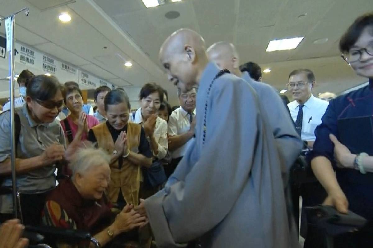 Ceramah Master Cheng Yen: Bersumbangsih Dengan Cinta Kasih dan Welas Asih