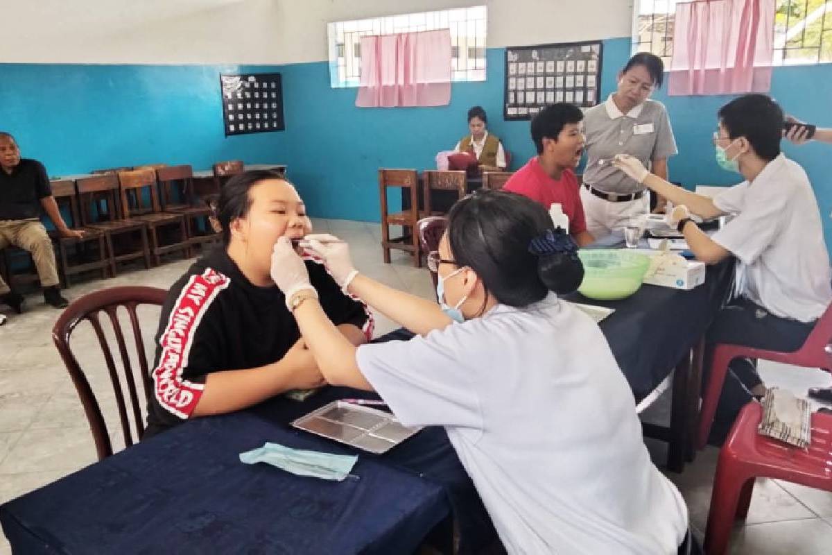 Setetes Darah, Seulas Senyum