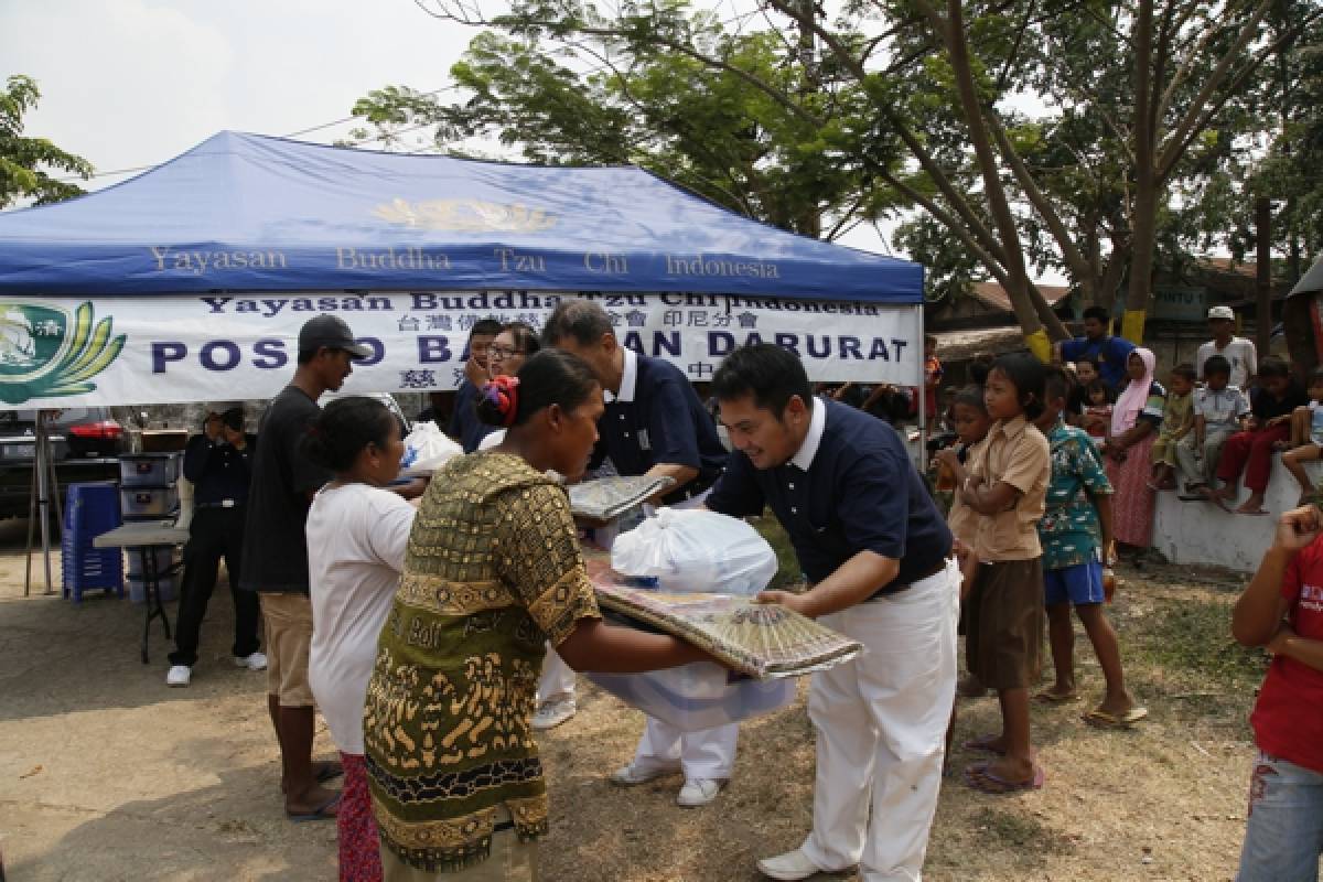 Paket Bantuan Musibah Kebakaran di TPA Rawa Kucing