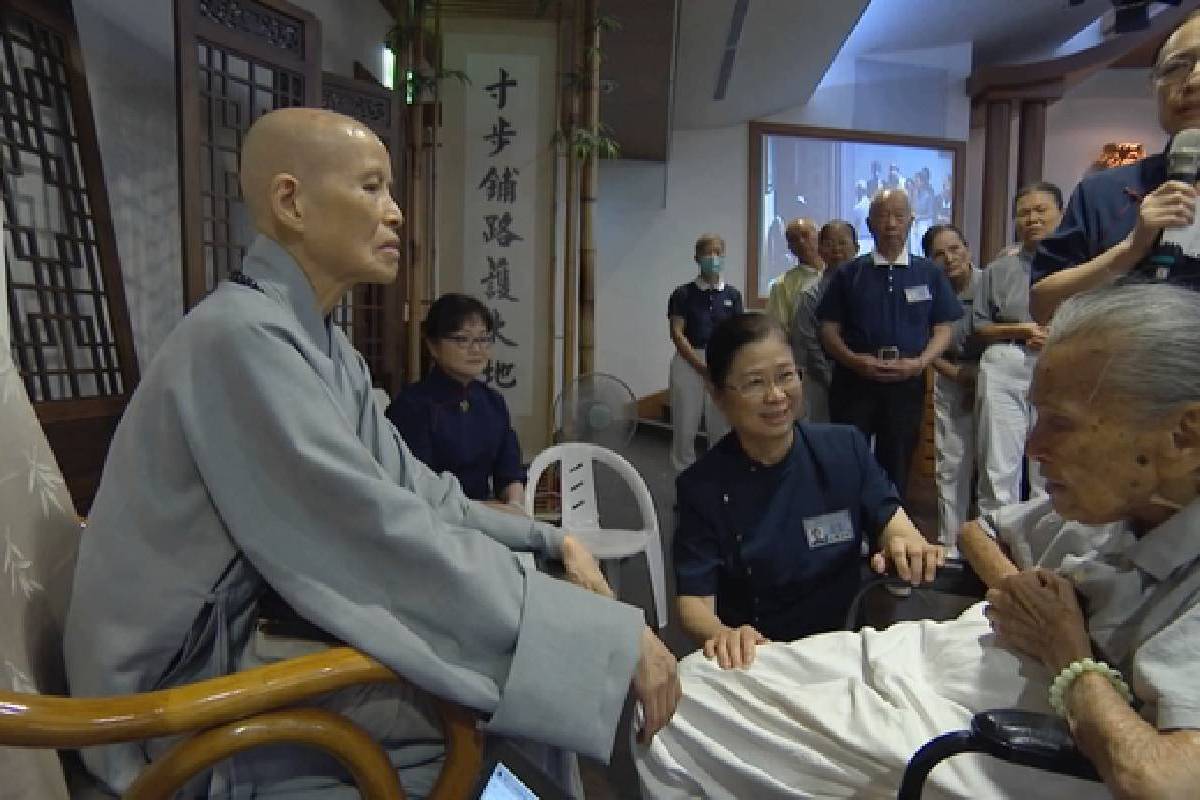 Ceramah Master Cheng Yen: Bodhisatwa Lansia Melindungi Bumi