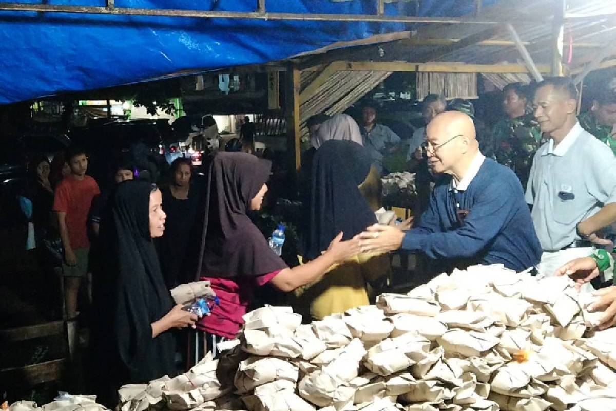 Bantuan Bencana Banjir di Sumatera: Nasi Bungkus Hangat di Tengah Duka Banjir Sumatra Barat