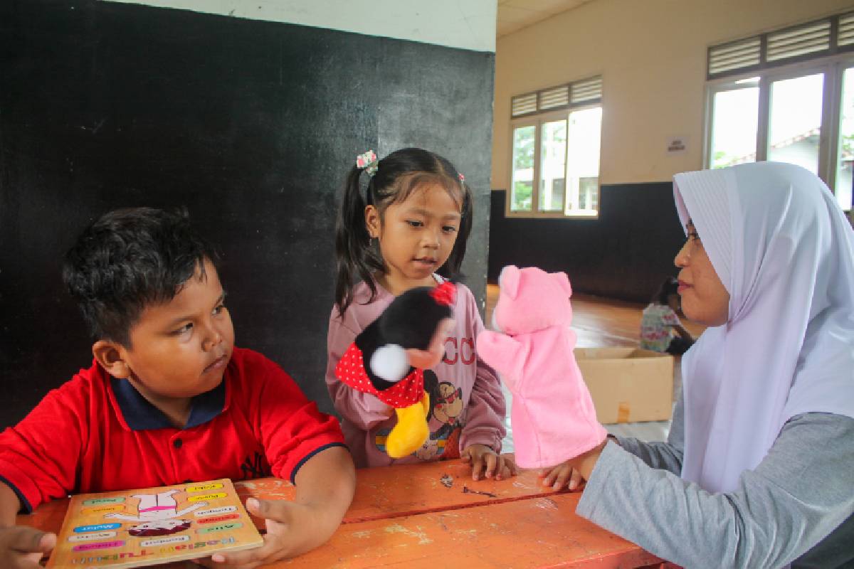 Bantuan Alat Permainan Edukasi untuk Lima Balai Penitipan Anak