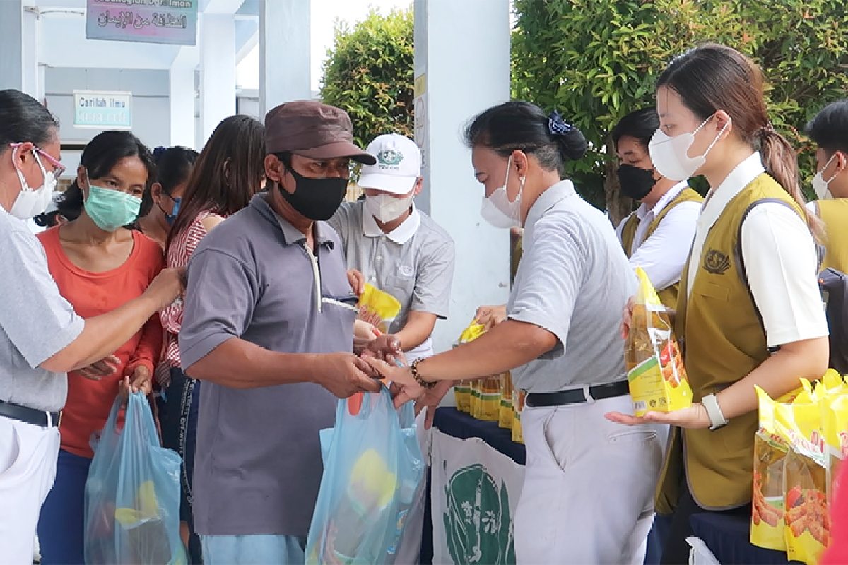 Tzu Chi Binjai Bagikan 1.114 Paket Lebaran 2022 untuk Kecamatan Binjai