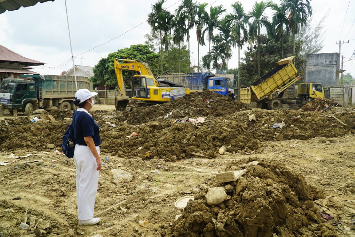 Alat Berat Tzu Chi Buka Akses Aceh Tamiang