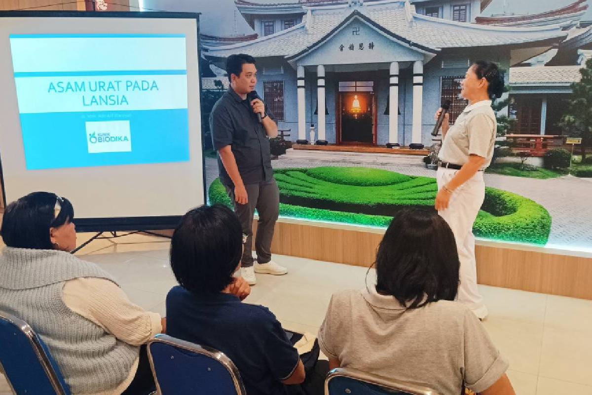 Mengedukasi Hingga Deteksi Dini, Tzu Chi Makassar Dampingi Warga Hadapi Asam Urat