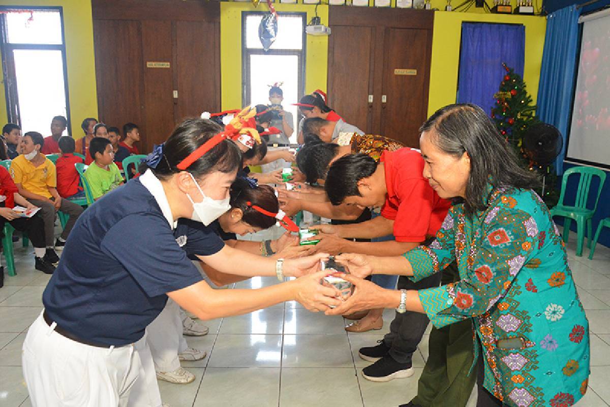 Natal yang Istimewa di SLB Kasih Bunda