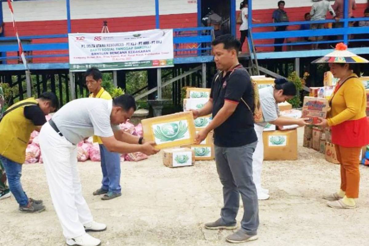 Meringankan Beban Warga Kampung Muhur