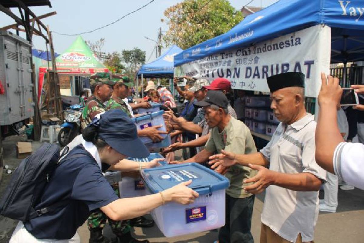 Cinta Kasih Menghangatkan Hati yang Sedih