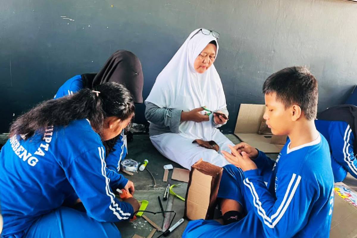 Sampah Menjadi Karya Penuh Manfaat