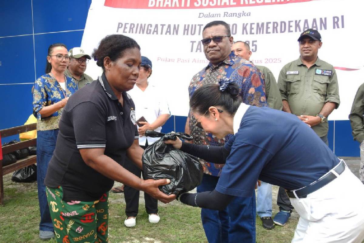 Bakti Sosial Tzu Chi dan Pemda Biak Numfor, Membawa Semarak Kemerdekaan ke Pulau Terpencil