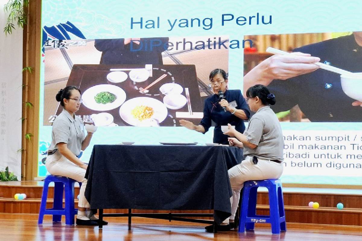 Melatih Diri dan Menumbuhkan Semangat Cinta Kasih: Training Abu Putih Ke-2 He Qi Jakarta Barat 3