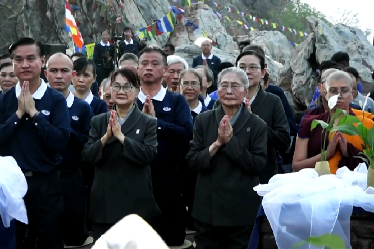 Ceramah Master Cheng Yen: Guru dan Murid Bertemu di Puncak Burung Nasar   