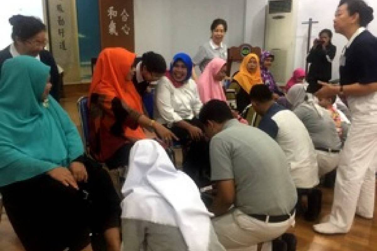 Rayakan Hari Ibu, Isak Tangis Pecah di Kantor Tzu Chi Makassar