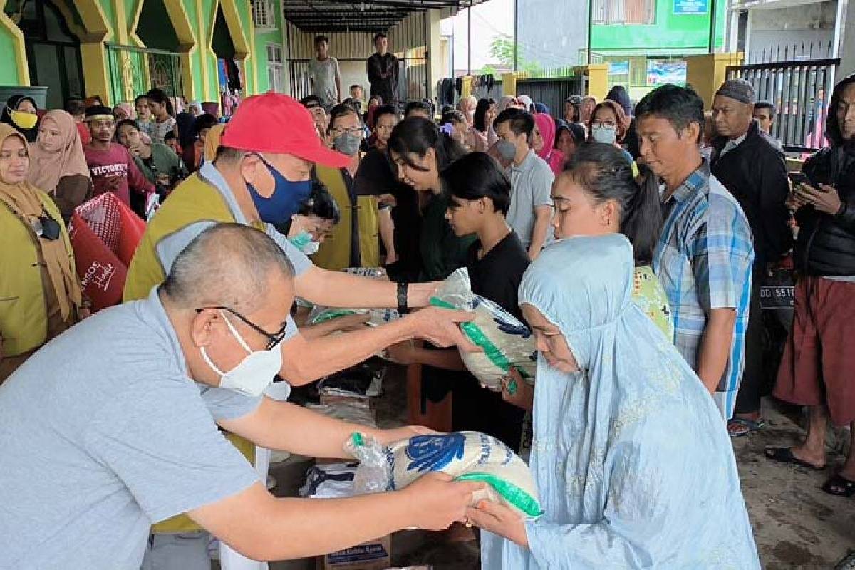 Cinta Kasih yang Mengalir di Posko Pengungsian Banjir