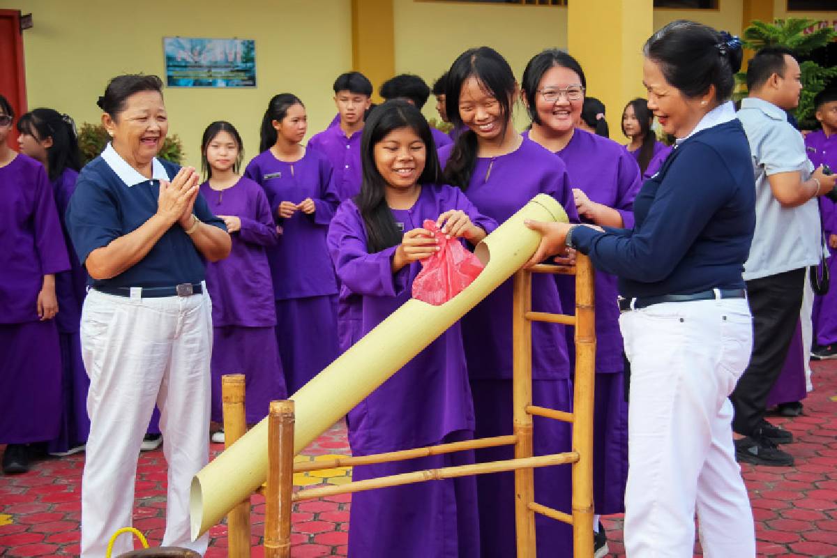 Semangat Cinta Kasih Celengan Bambu di Sekolah Vidya Sasana