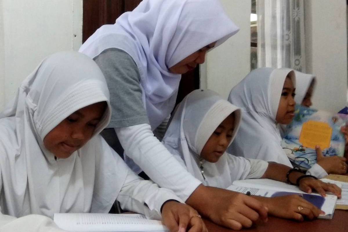 Membuka Jendela Pengetahuan Melalui Bantuan Buku Bacaan	