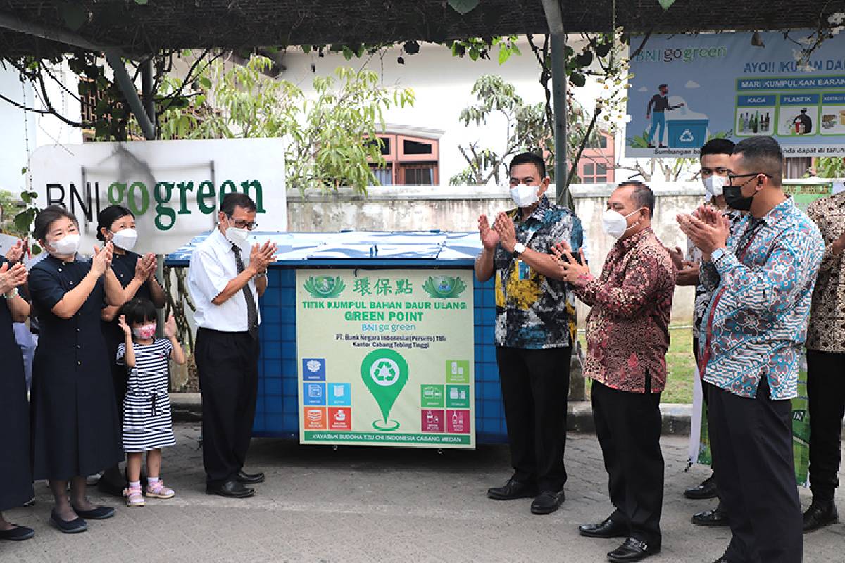 Edukasi Daur Ulang Sampah Melalui Titik Green Point 