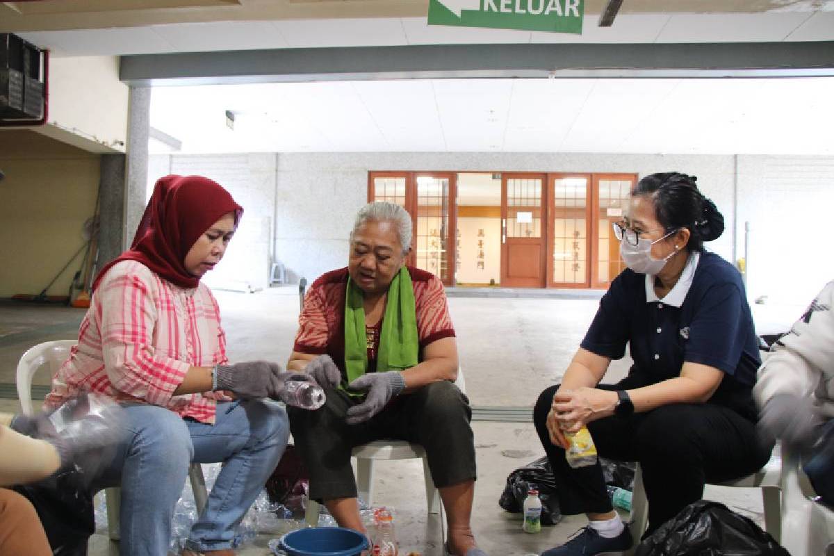 Menjalin Kasih dan Kehangatan Bersama Gan En Hu 