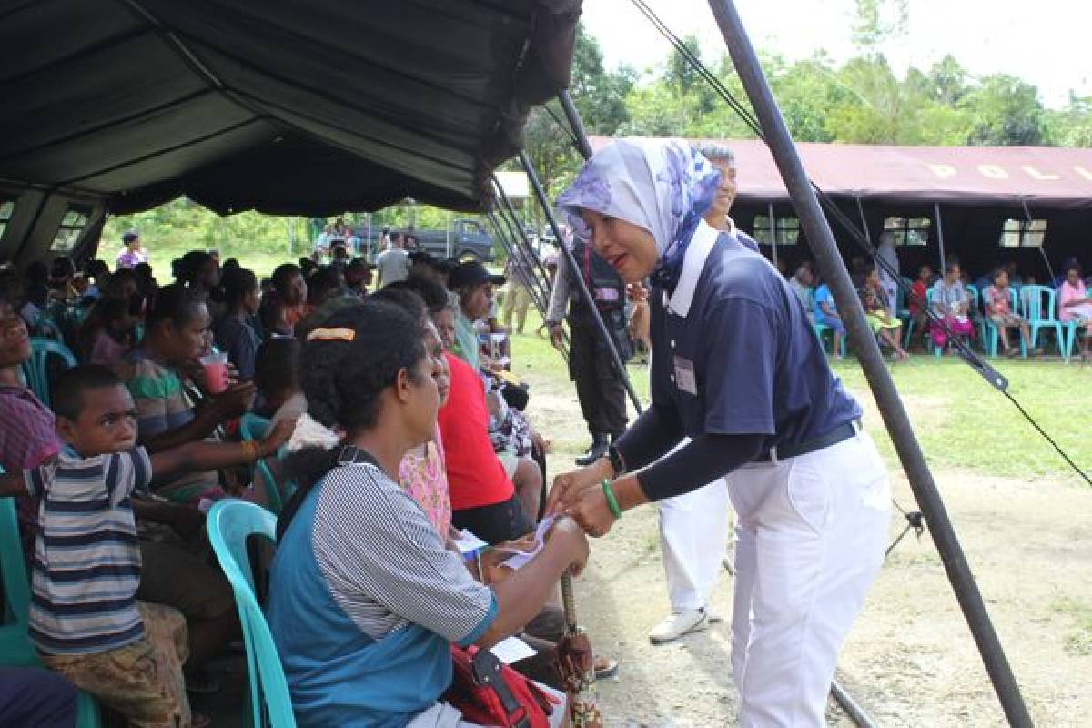 Berbagi Kebahagiaan di Desa Warbon, Biak