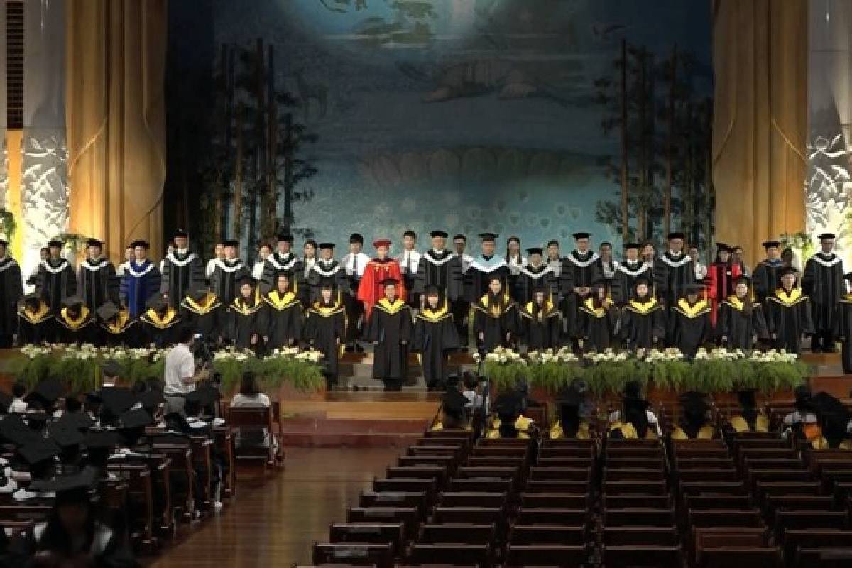 Ceramah Master Cheng Yen: Memberi Pendidikan dengan Cinta Kasih