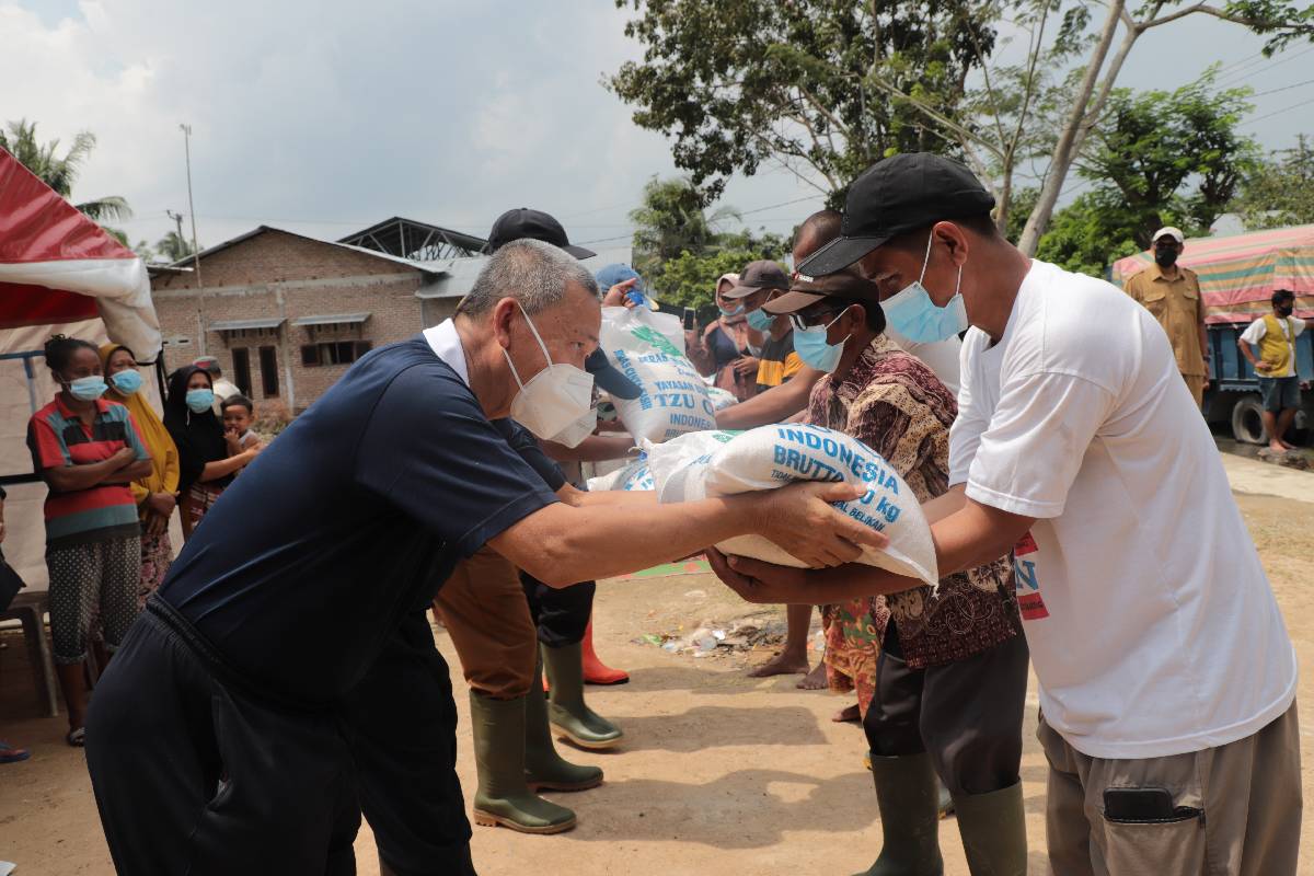 Penyaluran Bantuan Bagi Korban Bencana Banjir Di Sei Rampah