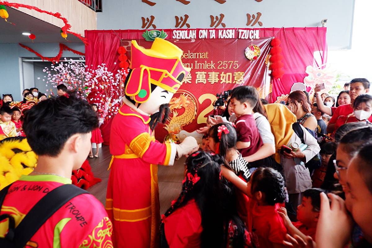 Perayaan Imlek Pertama di Sekolah Cinta Kasih Tzu Chi Singkawang