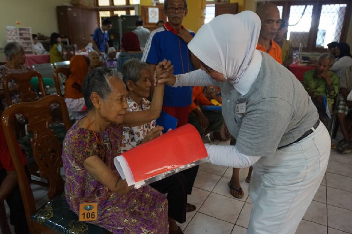 Kunjungan Kasih dan Pengobatan ke Panti Werdha Budi Mulia 3 Ciracas