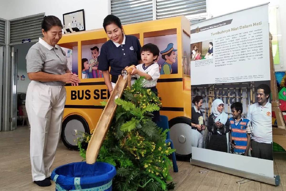 Memupuk Kebiasaan Baik Melalui Celengan Bambu