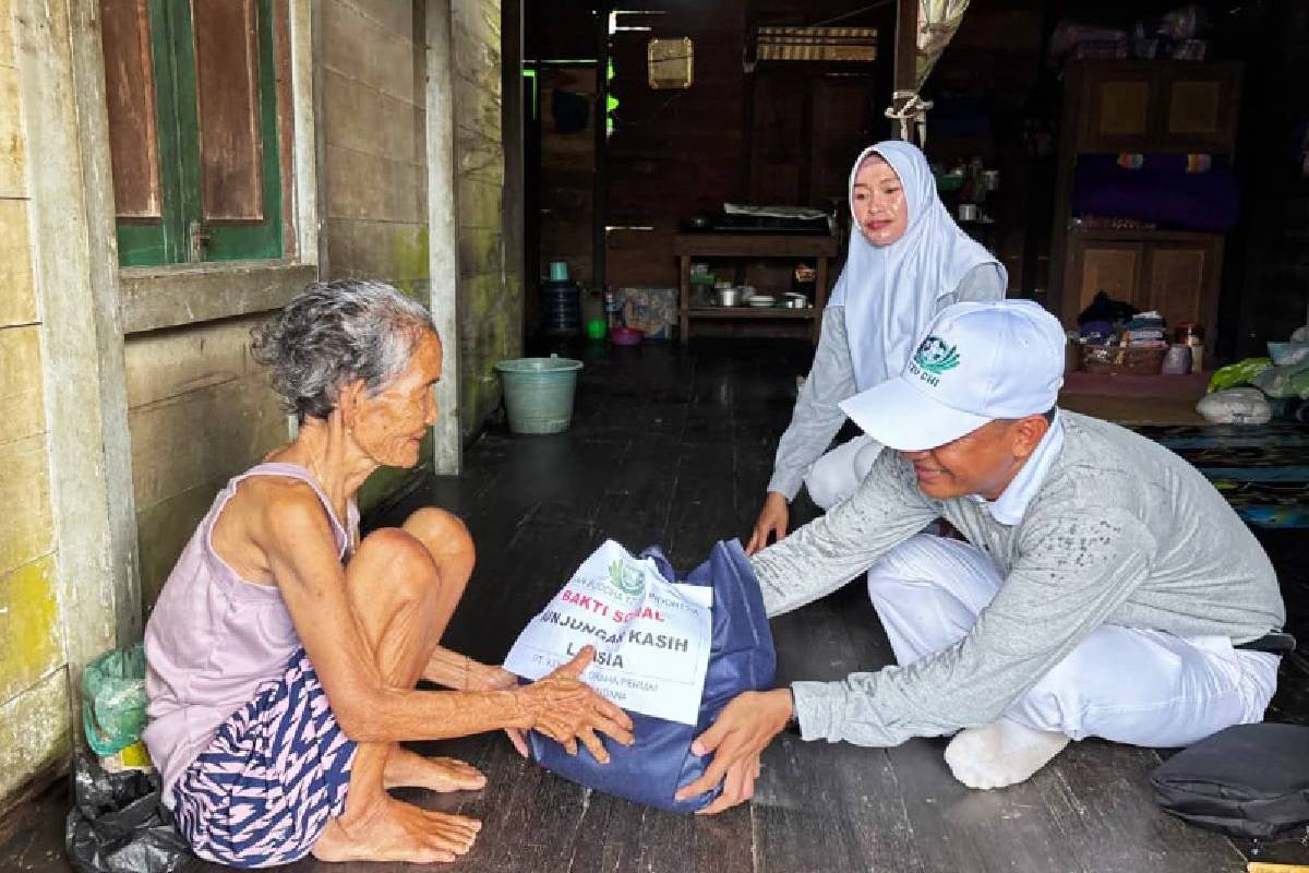 Menebar Kepedulian untuk Lansia di Dusun Belambangan