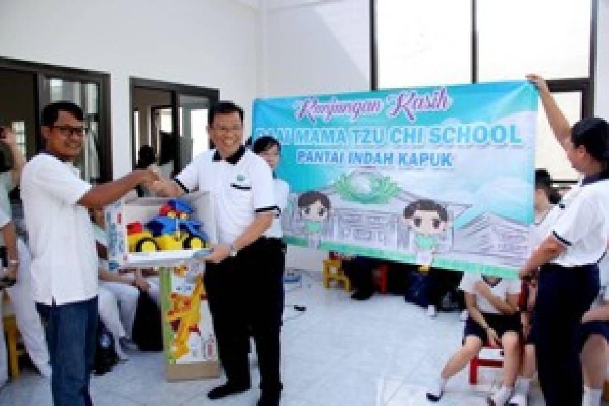 TK Tzu Chi Indonesia Donasikan 31 Model Permainan ke Sekolah Atmabrata, Cilincing