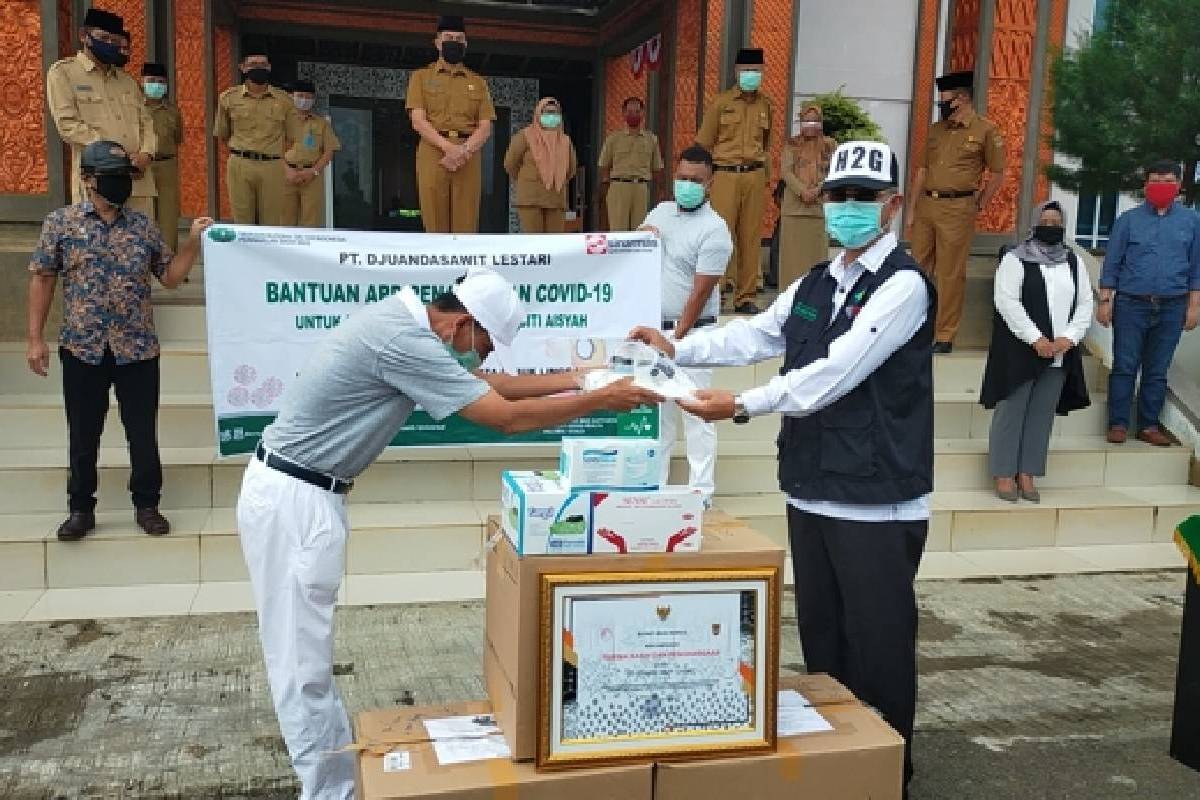 Tzu Chi Sinar Mas di Sumatera Selatan Salurkan APD ke Dua Rumah Sakit