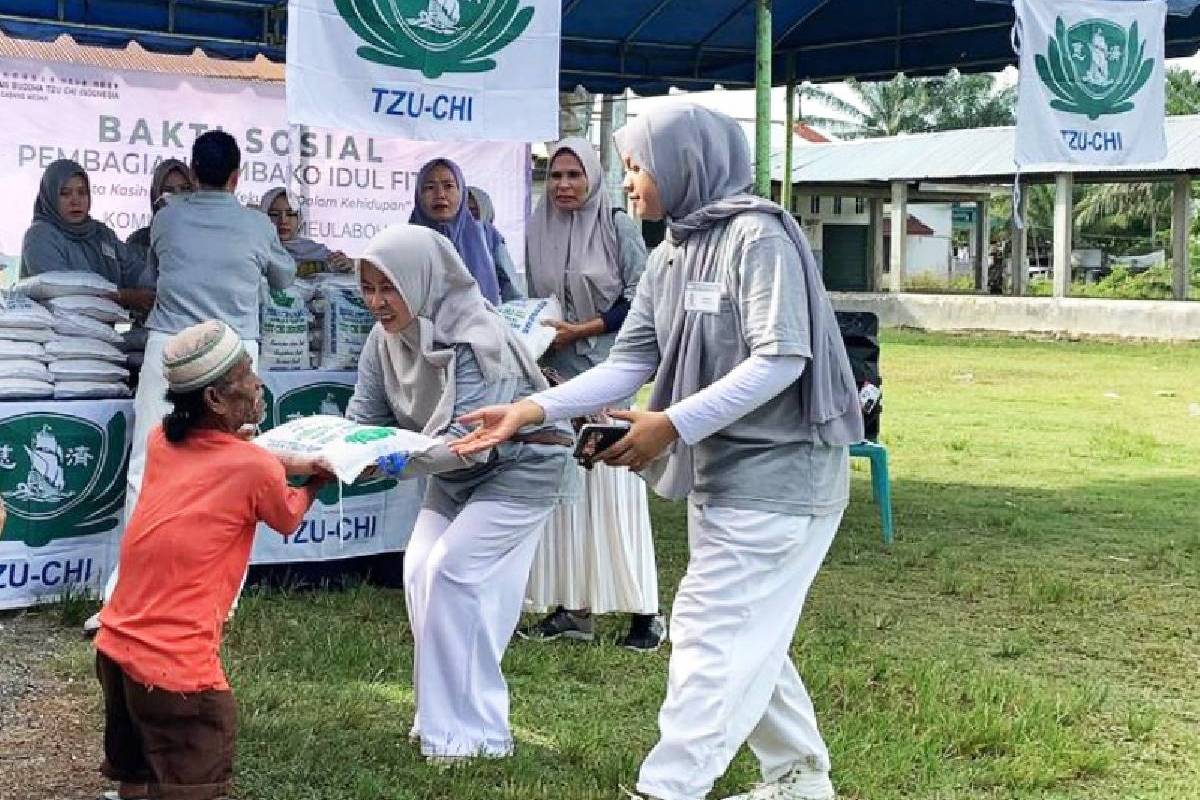 Tzu Chi Salurkan 700 Paket Beras untuk Warga Peunaga Baro, Aceh Barat Jelang Lebaran