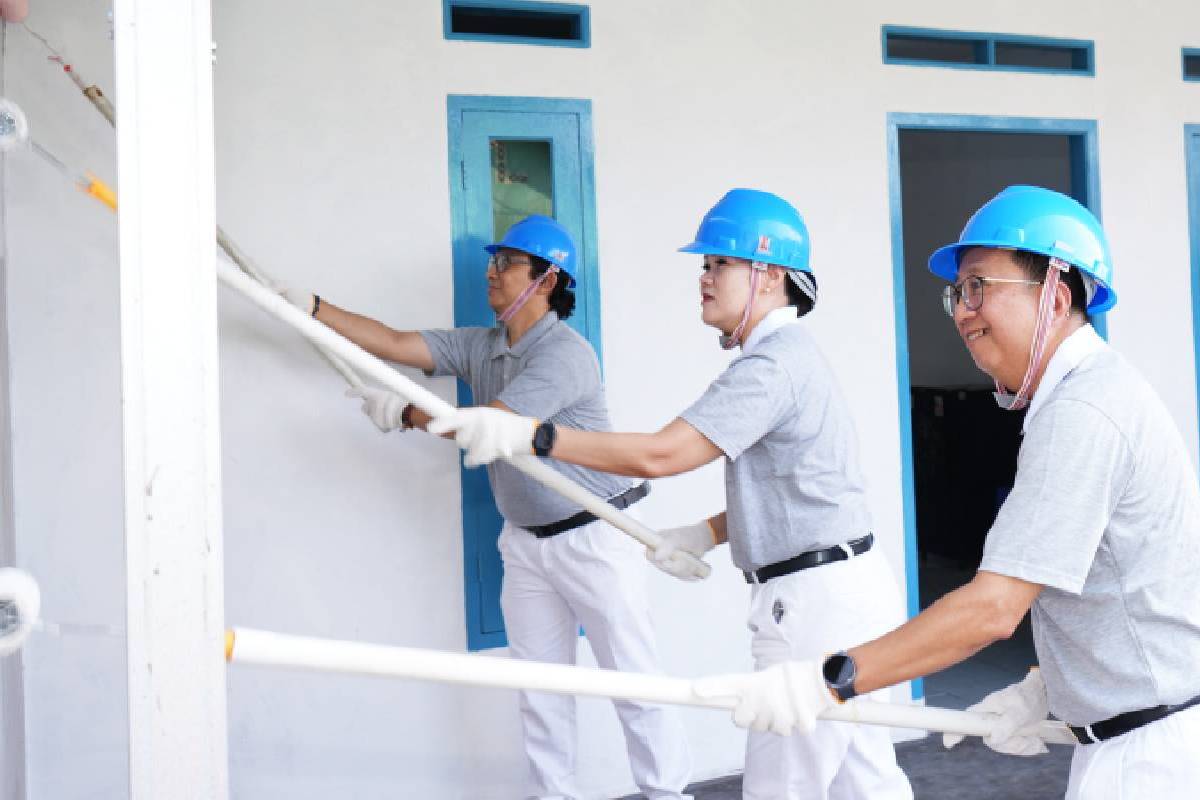 Pintu Biru yang Membuka Harapan Baru