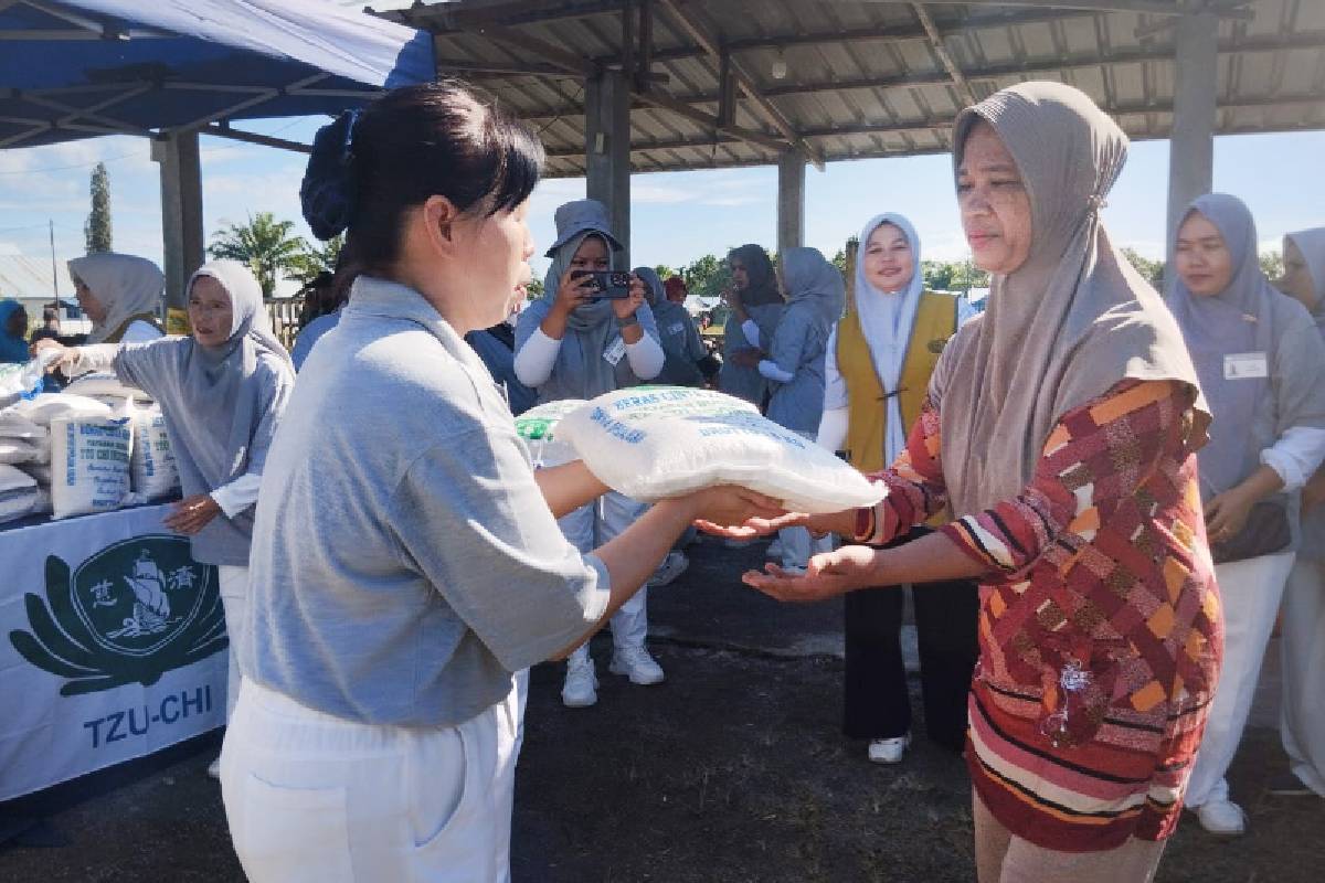 Berbagi Beras, Merawat Persaudaraan di Kota Serambi Mekkah