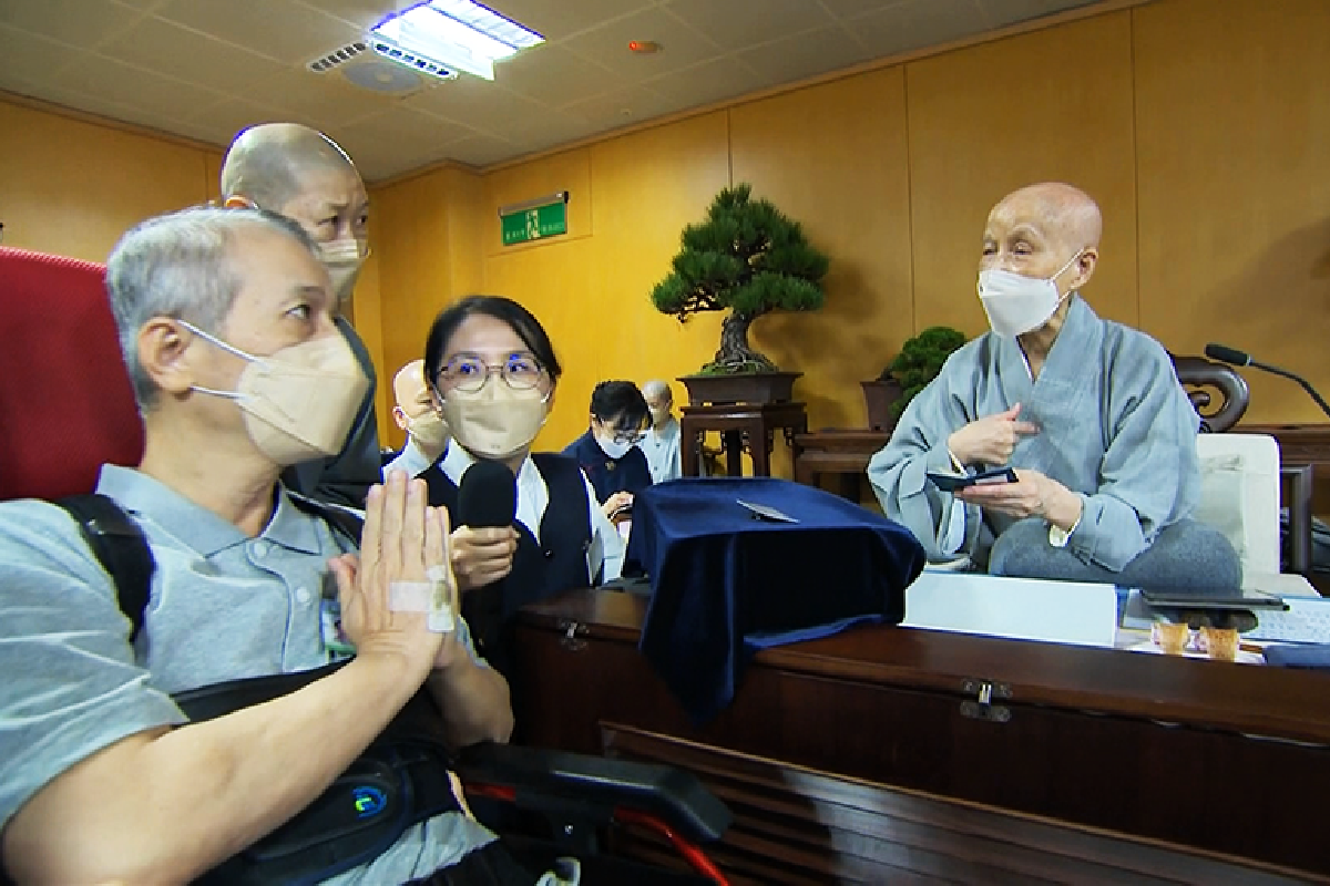 Ceramah Master Cheng Yen: Bersumbangsih dengan Tekad yang Tidak Tergoyahkan   