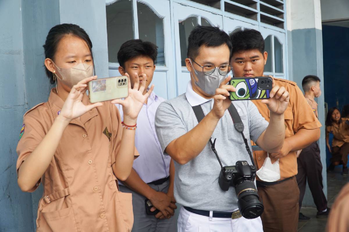 Membangkitkan Semangat Memotret Momen yang Humanis