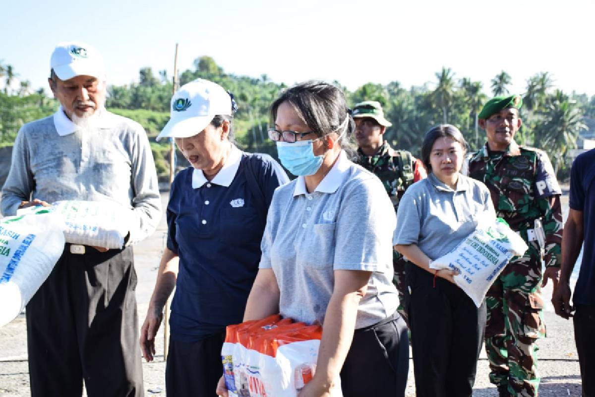 Bantuan Bencana Banjir di Sumatera: Relawan Tzu Chi di Banda Aceh dan Bireuen Salurkan Bantuan Pertama