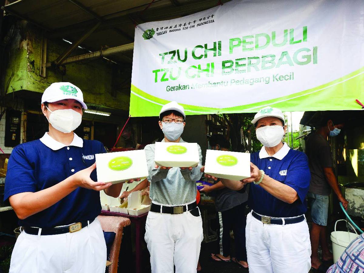 Menggerakkan Roda Ekonomi Melalui Tzu Chi Peduli Tzu Chi Berbagi