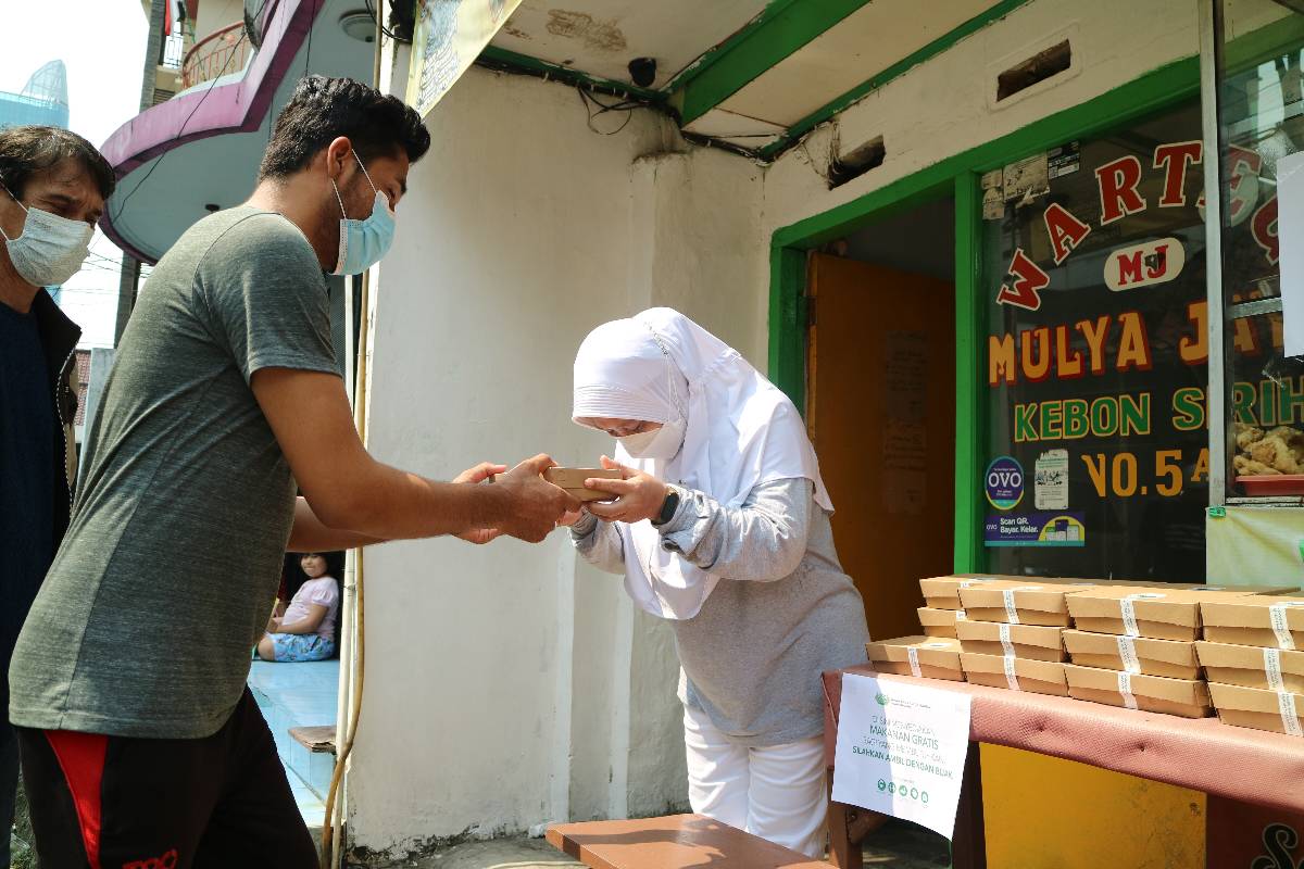 Berbagi dengan Pedagang Kecil