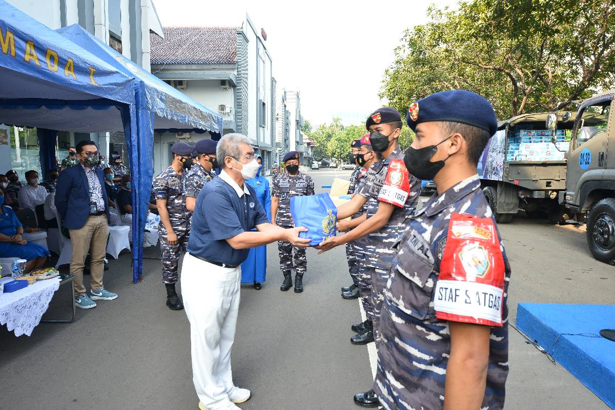 Peduli Korban Erupsi Semeru, Tzu Chi Bersama MaKo Armada 1 Bagikan 3 Ribu Paket Beras 