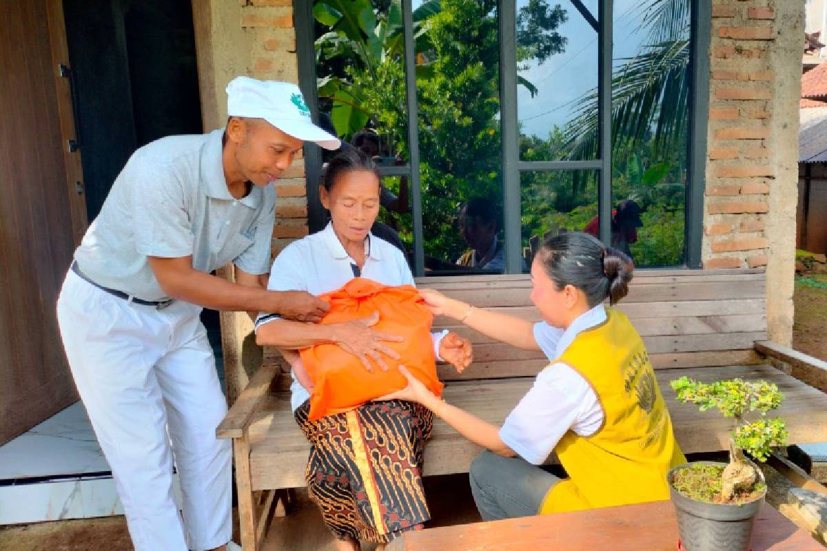 Bingkisan Cinta Kasih Sambut Waisak