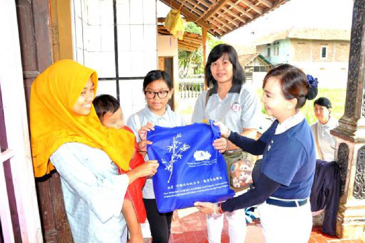 Cermin Cinta Kasih Universal