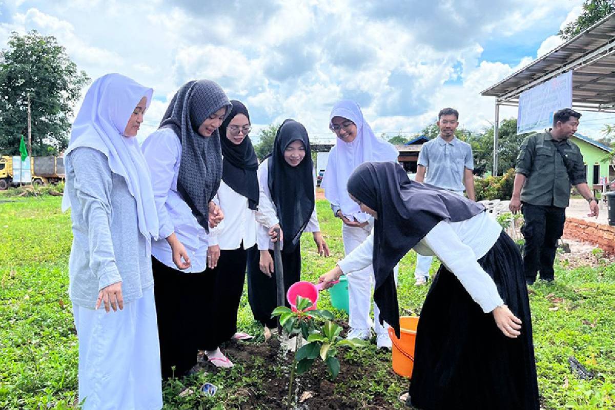 Ubah Semak jadi Taman Desa