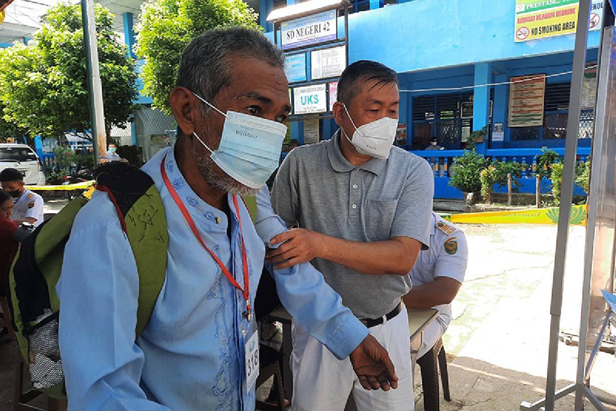 Baksos Kesehatan Umum dan Vaksinasi Covid-19 di Kecamatan Ilir Timur I