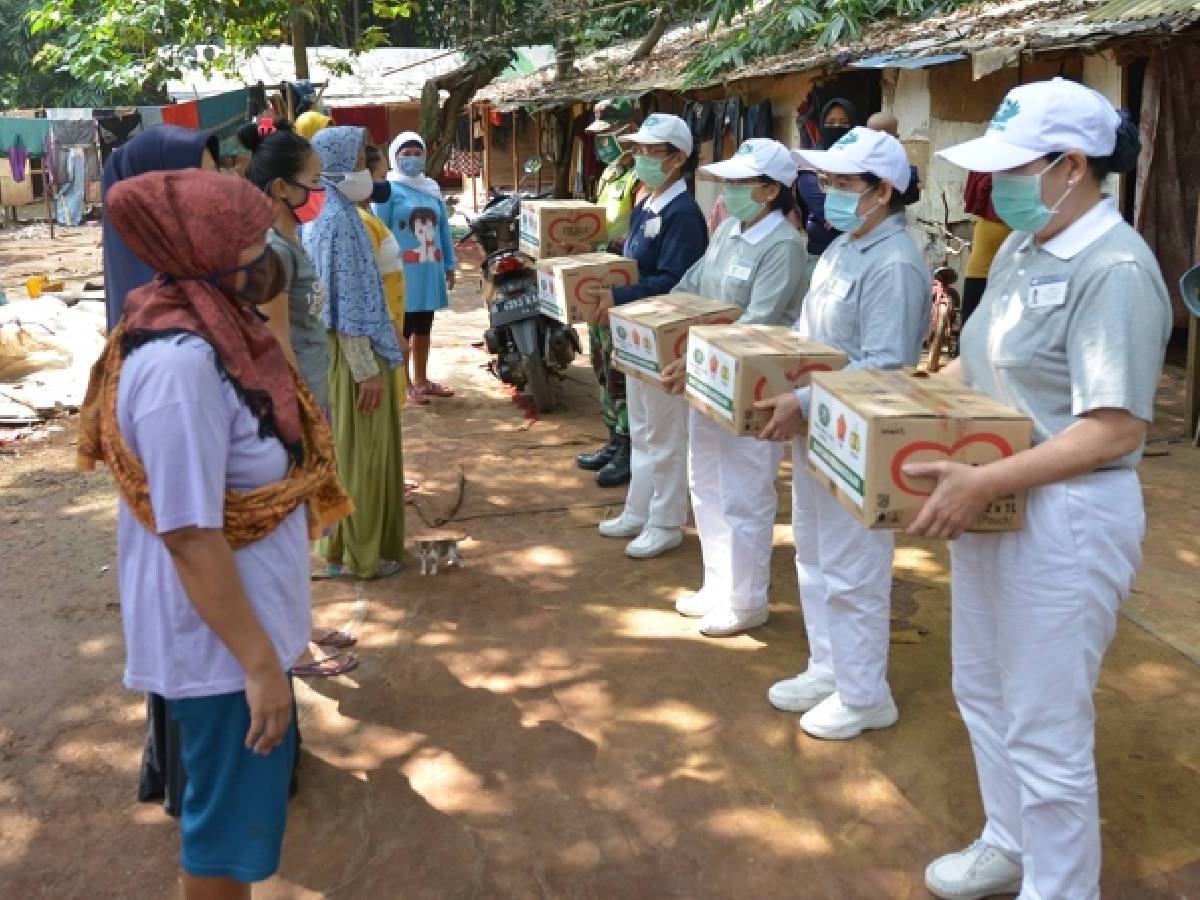 Wujud Kepedulian Dalam Bingkisan Cinta Kasih 