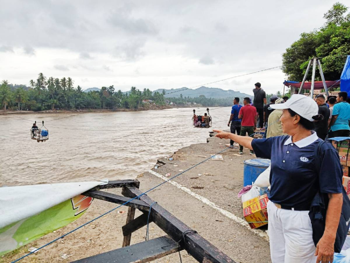 Bantuan Bencana Banjir di Sumatera: Distribusi Bantuan Di Tengah Kesulitan